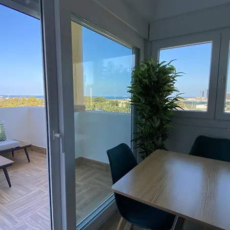 The Rock Views 1 Min Walking To Gibraltar Apartment La Linea de la Concepcion